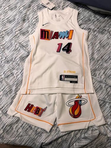 White Medium Adult Unisex Nike Jersey (New)