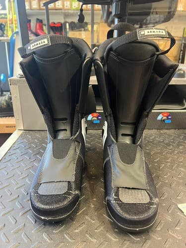 Brand New ARMADA LINERS SIZE 25.5