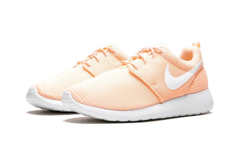 Nike Roshe One 599729-802 Sneaker Kids 6 Crimson Tint White Running Shoes GBNC35