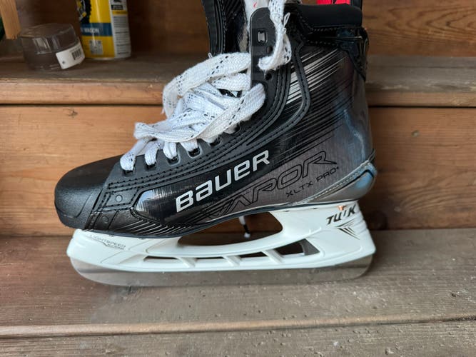Black 2024 Bauer Vapor XLTX Pro+ Hockey Skates Regular Width 7 (New)
