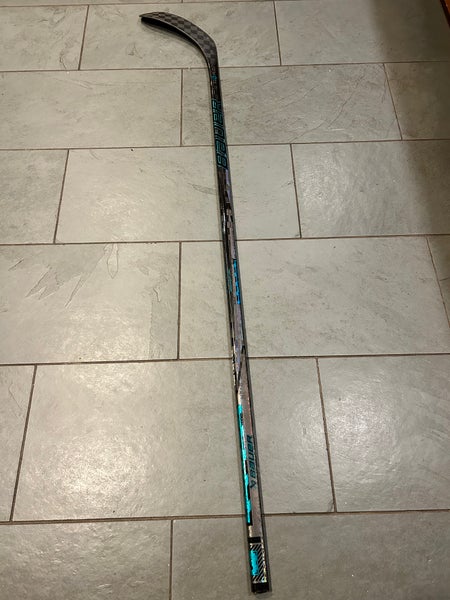 Intermediate Bauer Twitch Right Handed Hockey Stick P28 55 Flex (New)