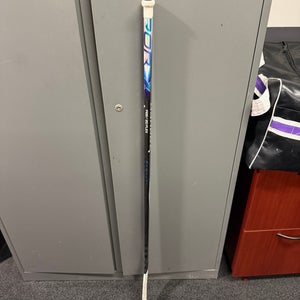 Youth Bauer Vapor Flylite Right Handed Hockey Stick P28 30 Flex (Used)