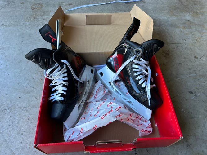 Black 2025 CCM JetSpeed FT890 Hockey Skates Regular Width 7 (New)
