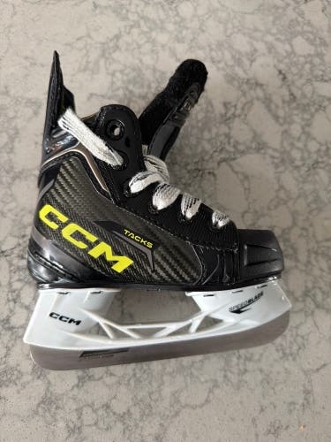 2024 CCM Tacks XF Pro Hockey Skates Regular Width - Youth 8 (Used)