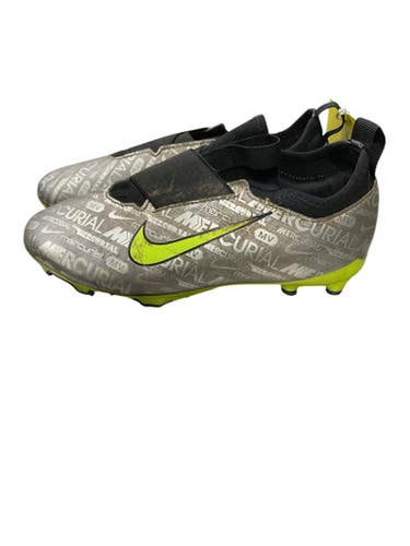 Used Nike Soccer Cleats Grey Junior 04.5 11847-S000034178