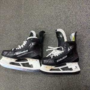 Pro Stock Black Bauer Vapor Hyperlite 2 Hockey Skates Regular Width 7 (Used)