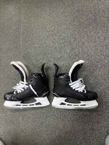 2024 Bauer Supreme Shadow Hockey Skates Wide Width 7.5 (Used)