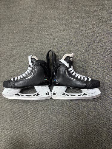 Pro Stock Black 2025 CCM JetSpeed FT8 Pro Hockey Skates Regular Width 8 (Used)