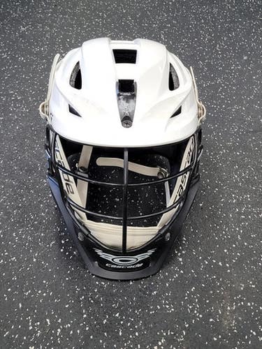 Used Cascade CASCADE S YOUTH Lacrosse Helmet White SM 11849-S000038549