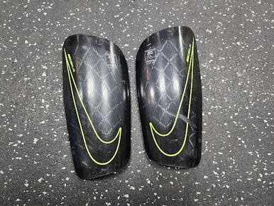 Used Nike MERCURIAL LITE Soccer Shin Guards Adult Black SM 11849-S000038626