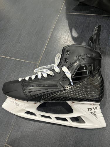 Black True SVH Hockey Skates Extra Wide Width Pro Stock 9.5 (Used)