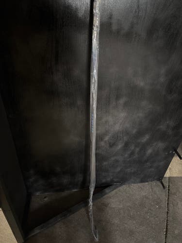 Intermediate Bauer Vapor Flylite Right Handed Hockey Stick P28 65 Flex (New)