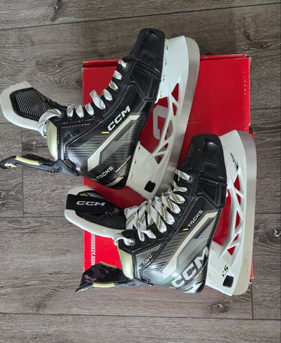 Brand New CCM Tacks ASV Skates | Intermediate Size 5