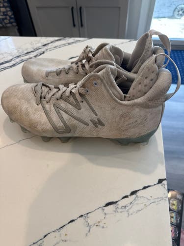 White Men's Size M 10.0 (W 11.0) Adult New Balance Freeze 3.0 Mid Top Molded Cleats (Used)