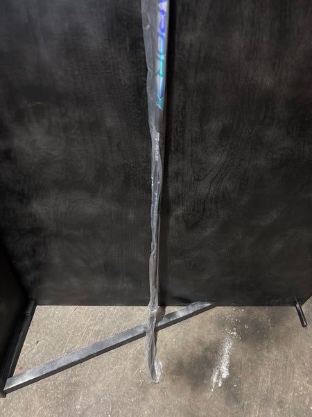 Youth Bauer Vapor Flylite Right Handed Hockey Stick P28 20 Flex (New)