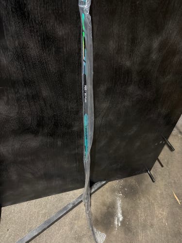 Junior Bauer Pulse Right Handed Hockey Stick P28 30 Flex (New)