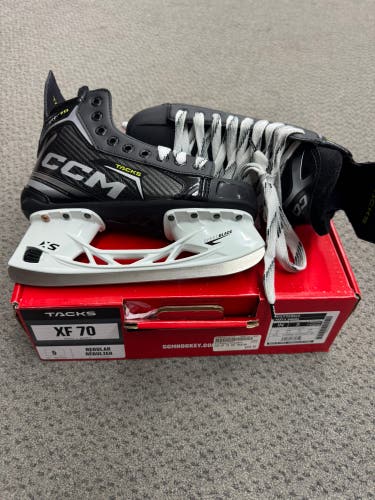 CCM Tacks XF 70 Hockey Skates Size 5 (New)