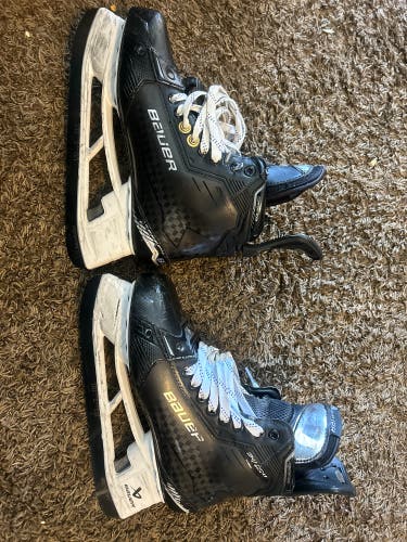 2024 Bauer Supreme Shadow Hockey Skates 9.5 (Used)