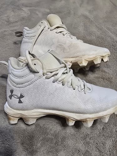 Men's 3Y (Big Kids / Youth) Under Armour Mid Top Molded Cleats (Used)