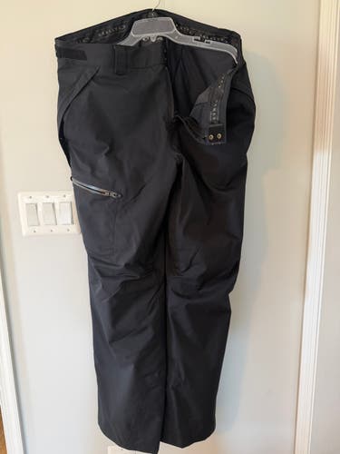 Oakley black snowboarding pants - men’s XL