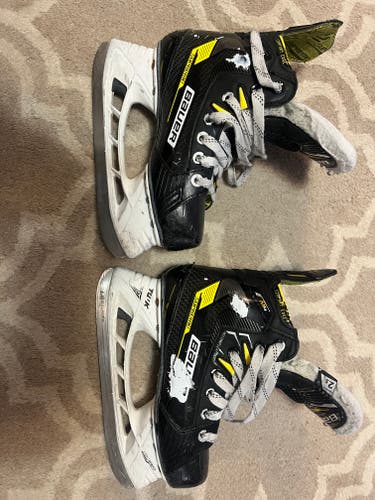 Bauer Supreme M4 Hockey Skates Size 2.5 (Used)