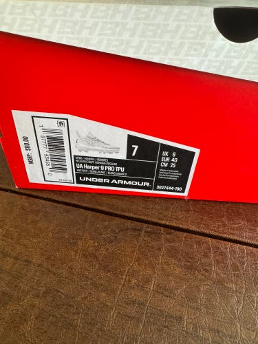 White Kid's 7Y (Big Kids / Youth) Youth Under Armour Harper 9 High Top Molded Cleats (Used)
