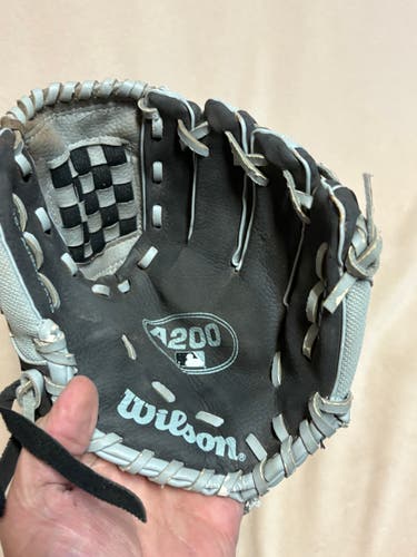 RH Wilson A200 Baseball Glove 10" (Used)