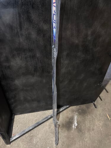 Junior Bauer Vapor Flylite Left Hand Hockey Stick P28 50 Flex (New)