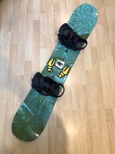 2015 Men's 158cm Burton Descendant Snowboard | Burton Mission Bindings (Used)