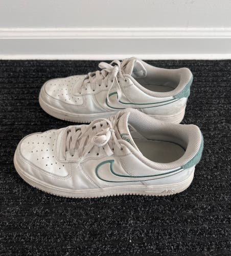 Nike Air Force 1 07 LV8 sneakers Resort and Sport Summit White Bicoastal US 10.5