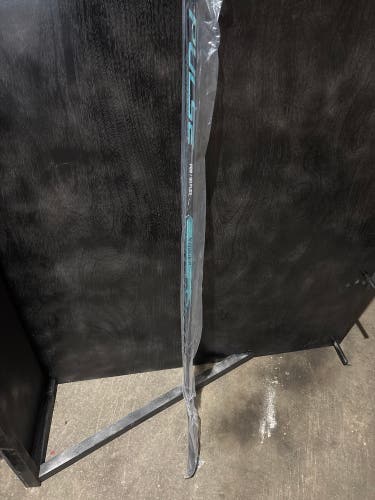 Junior Bauer Pulse Left Hand Hockey Stick P28 30 Flex (New)