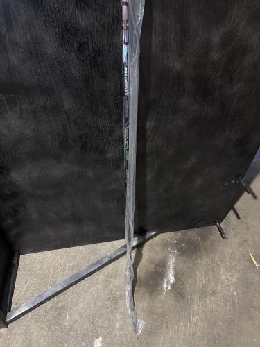 Junior Bauer Vapor Hyperlite 2 Right Handed Hockey Stick P92 40 Flex (New)