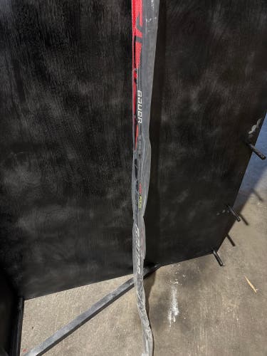 Senior Bauer Vapor Flylite Left Hand Hockey Stick P88 87 Flex (New)