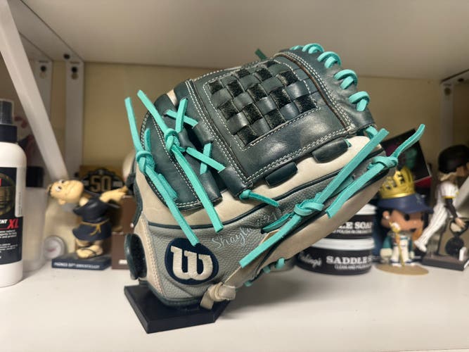 Wilson A2000 RH Softball Glove 12" (Used)