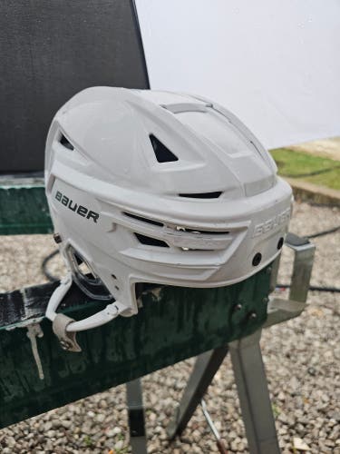Large Bauer Re-Akt 155 Helmet (Used)