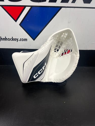 CCM Extreme Flex E6.9 Int Glove