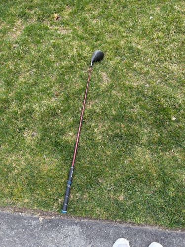 Men's Titleist 975 D Right Handed Driver Regular Flex 9.5 Loft (Used)