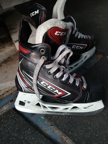 Black/White 2019 CCM JetSpeed Vibe Hockey Skates Regular Width Size 3.5 (Used)