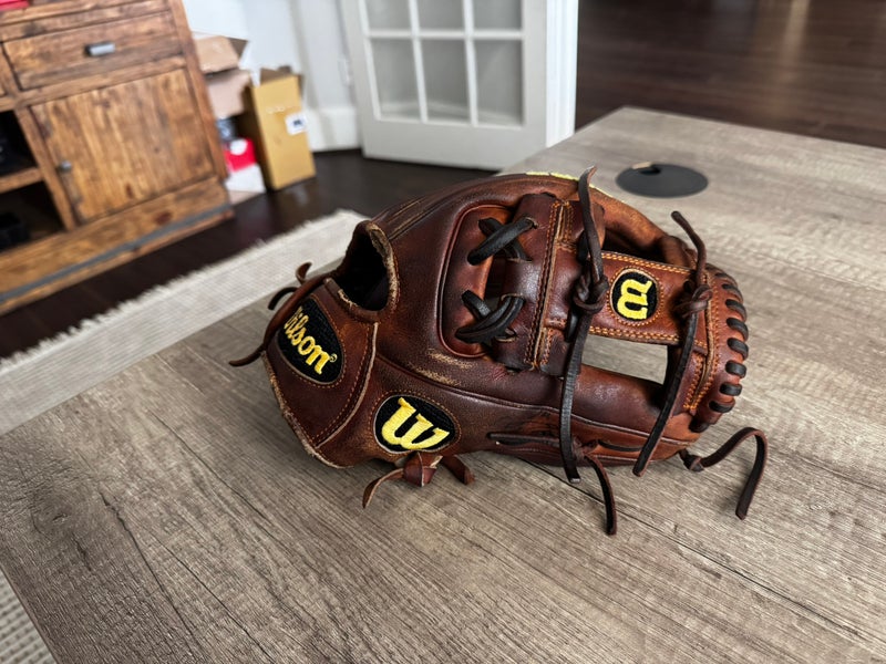 Wilson A2000 DP15 RH Infield Baseball Glove 11.5" (Used)