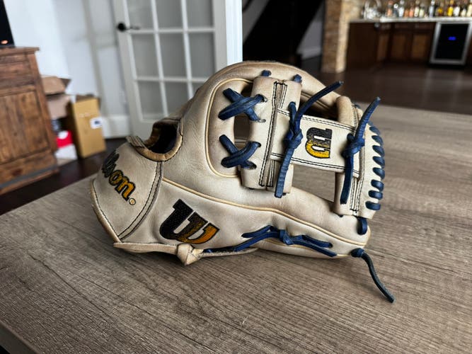 Wilson A2000 RH Infield Baseball Glove 11.5" (Used)