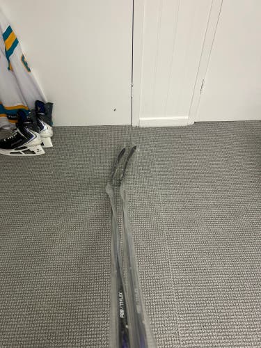 Senior Bauer Vapor Flylite Left Hand Hockey Stick P28 77 Flex (New)