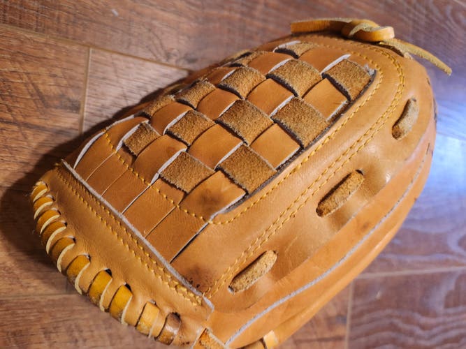 Rawlings RH Softball Glove 13.5" (Used)