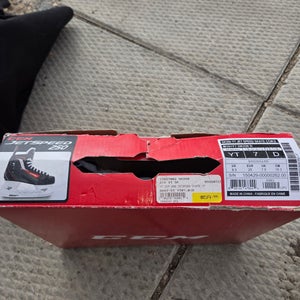 Black CCM JetSpeed 250 Hockey Skates Regular Width 7 (Used)