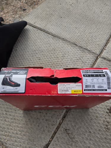 Black CCM JetSpeed 250 Hockey Skates Regular Width 7 (Used)