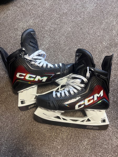 Black 2026 CCM JetSpeed FT8 Pro Hockey Skates Regular Width 10 (New)