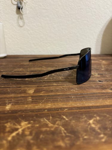 Medium/Large Oakley Sutro Sunglasses (Used)