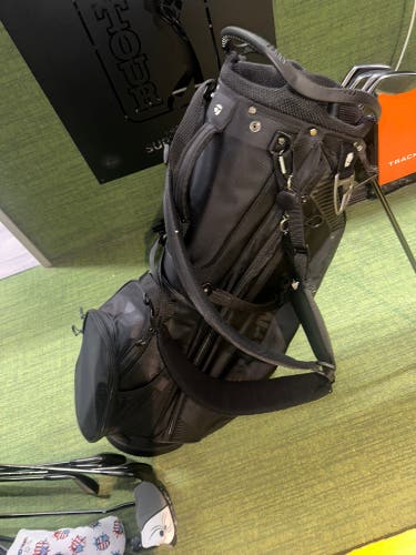 TaylorMade 2025 stand bag Bag 8 slots (Used for 1 round)