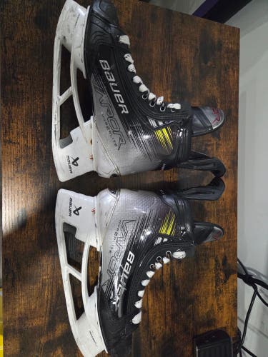 Black/Gray 2024 Bauer Vapor Hyperlite 2 Hockey Skates Wide Width 7.5 (Used)