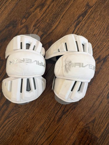 Medium/Large Adult Maverik Max Arm Pads