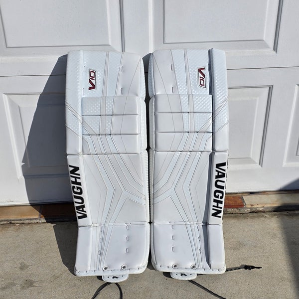 33" Vaughn Velocity V10 Pro Goalie Leg Pads (Used)